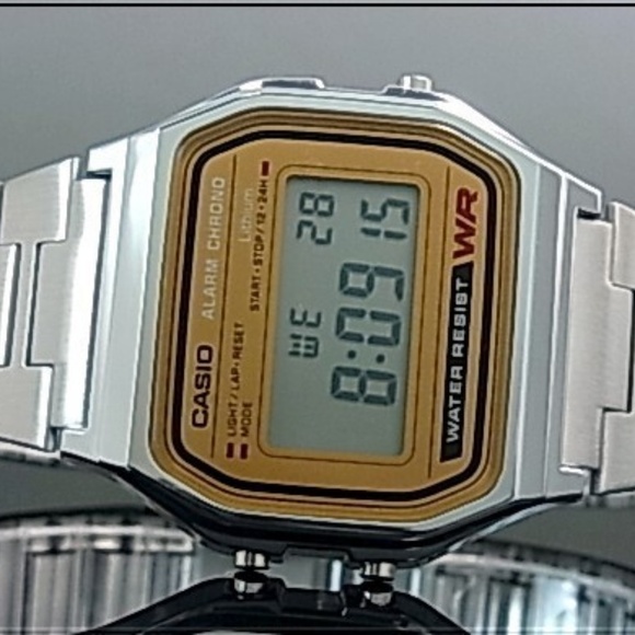 Casio Vintage Digital Watch Alarm Stopwatch Light - Picture 2 of 4